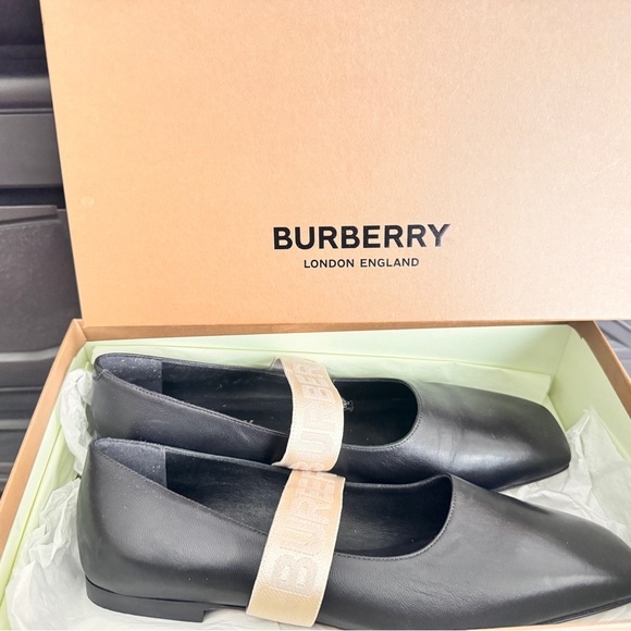 Burberry Black and Beige Women's Flats - Picture 4 of 6